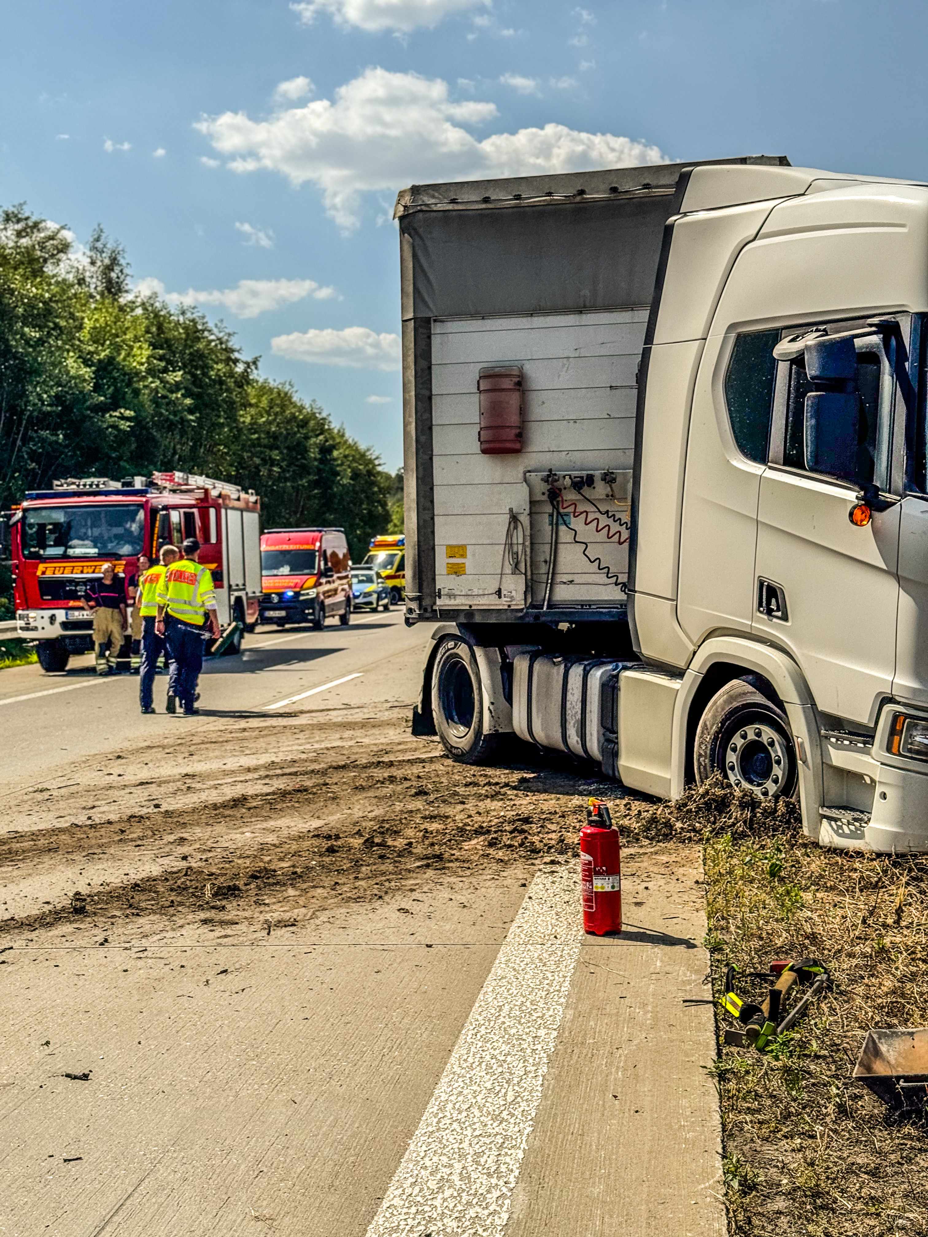 FW Dresden: Informationen zum Einsatzgeschehen von Feuerwehr und Rettungsdienst in der Landeshauptstadt Dresden vom 30. Juli 2026