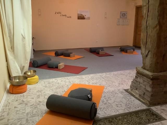 Spiegelhaus Woltzeten: KlangYoga / YinYoga