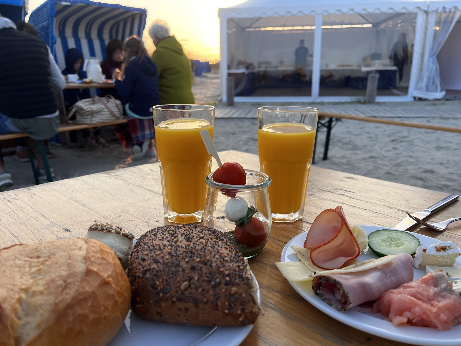 Frühstück am Strand in Neßmersiel