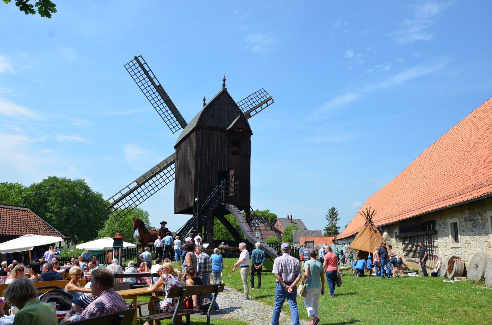 Backtage im Mühlengarten des Städtischen Museums Schloss Salder