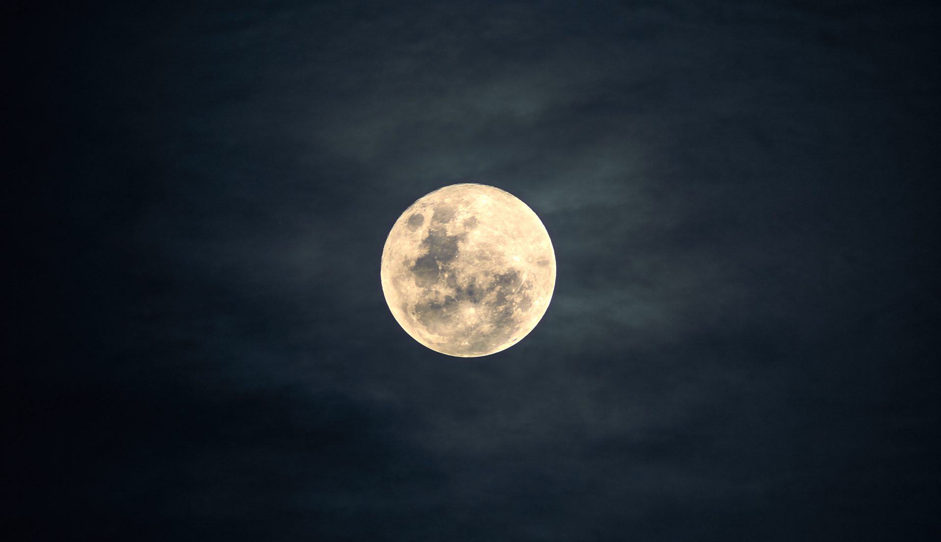 Der Mond ist voll - Vollmondführung im Hafen Fedderwardersiel