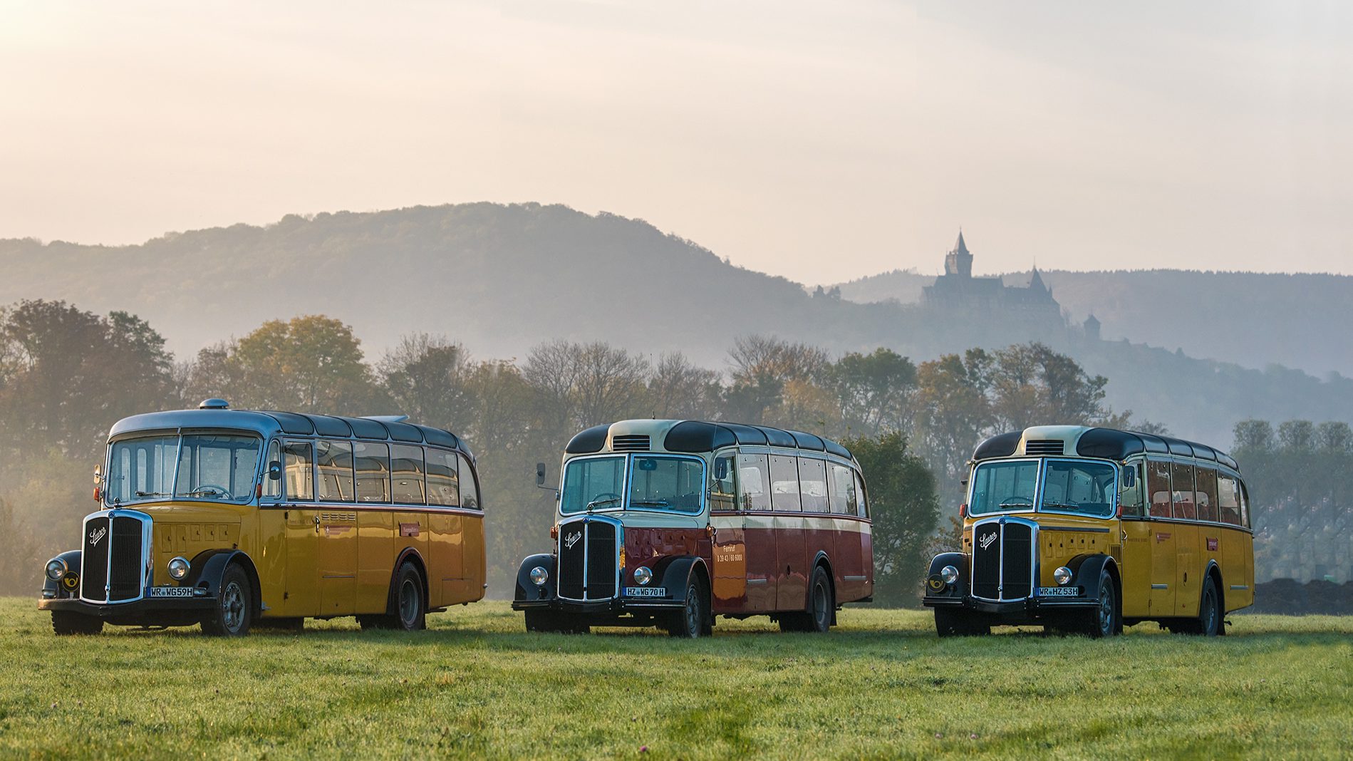 Stadtrundfahrt mit historischen Oldtimerbusse zum Schokoladenfest