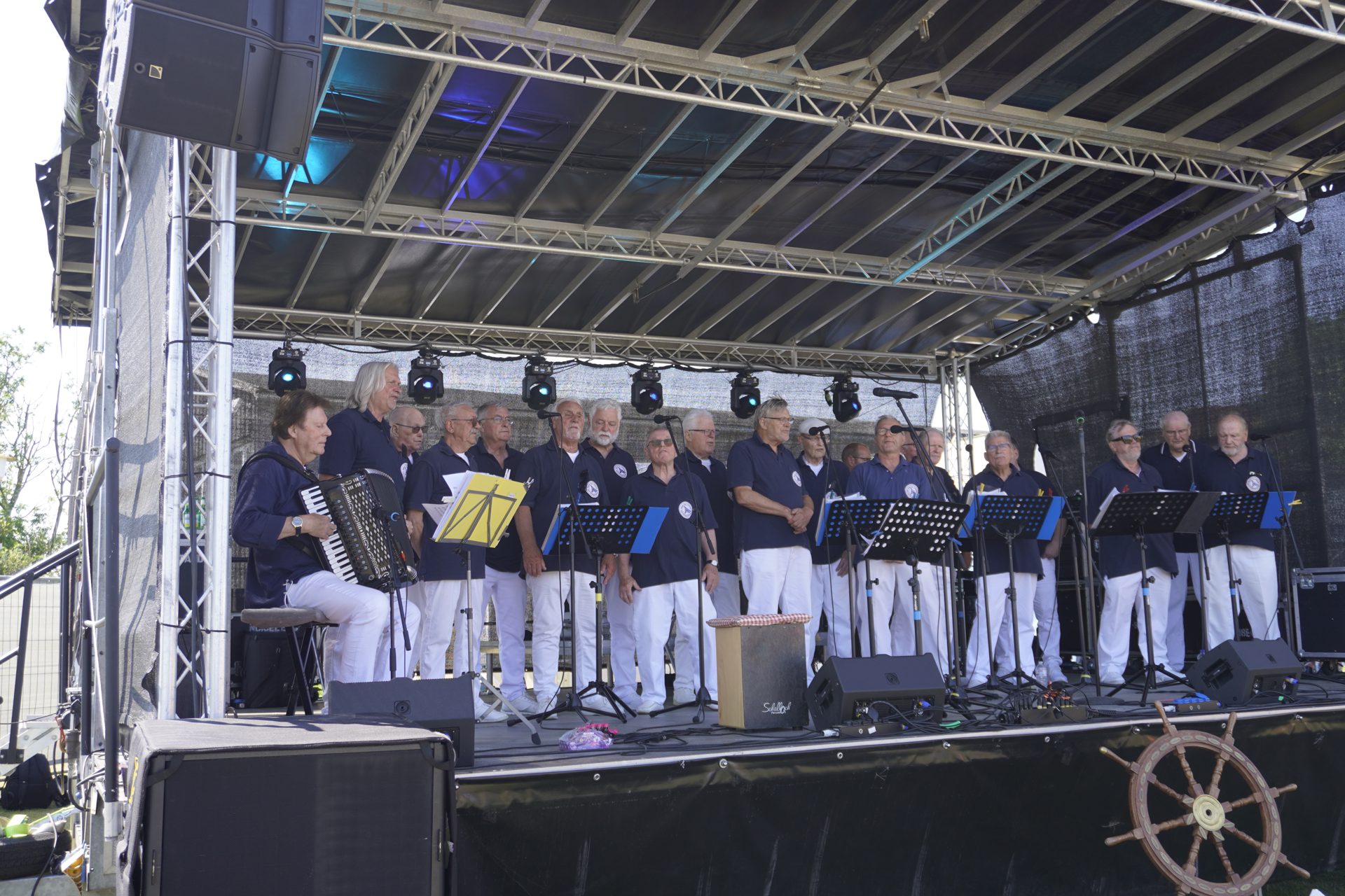 Live hinterm Deich - "Shantychor Likedeeler" in Hooksiel