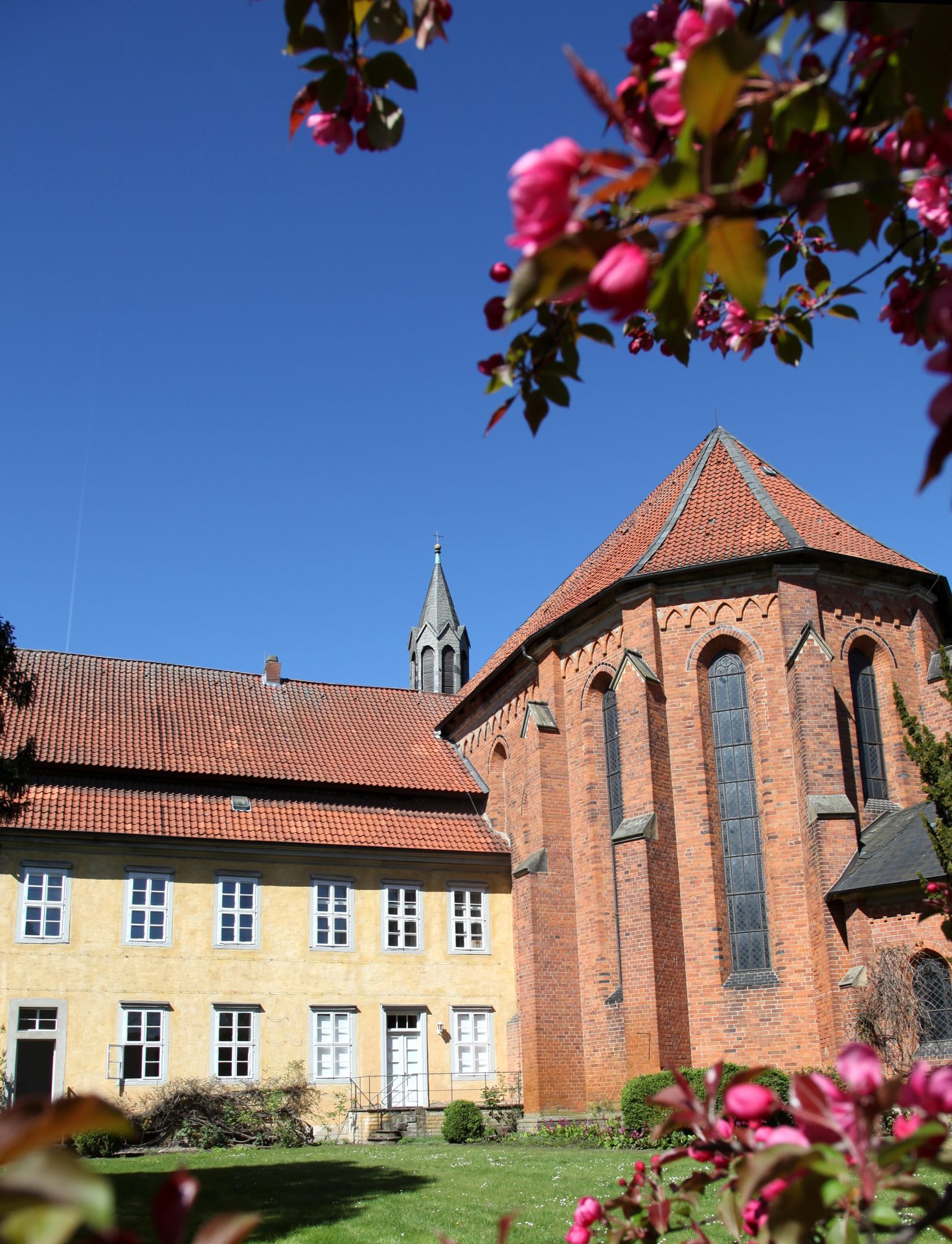 Textilkunst-Ausstellung „Resonare“ im Kloster Mariensee