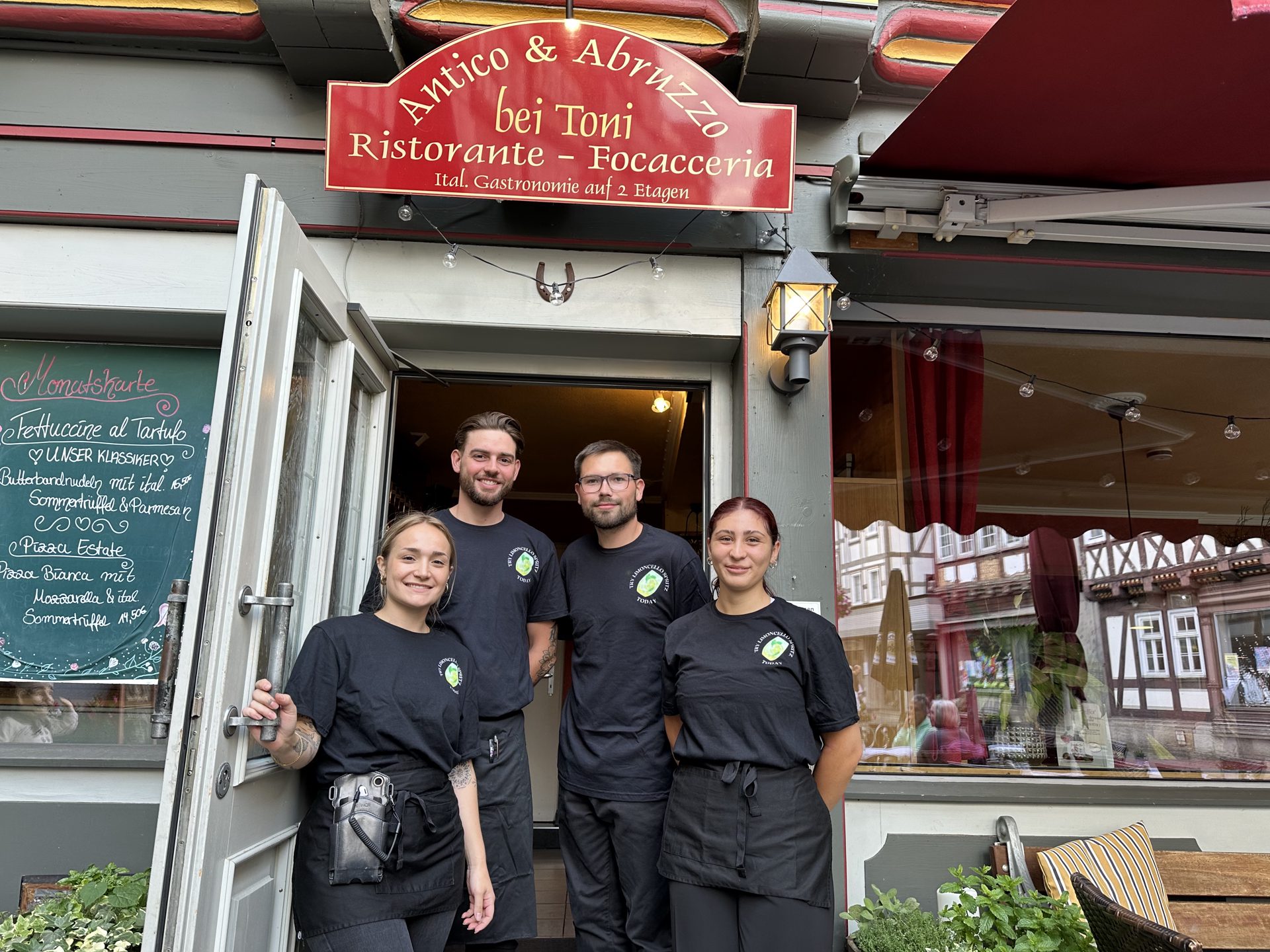 Unter dem Motto " Gemeinsam gegen einsam " essen  im Resturant Antico & Abruzzo