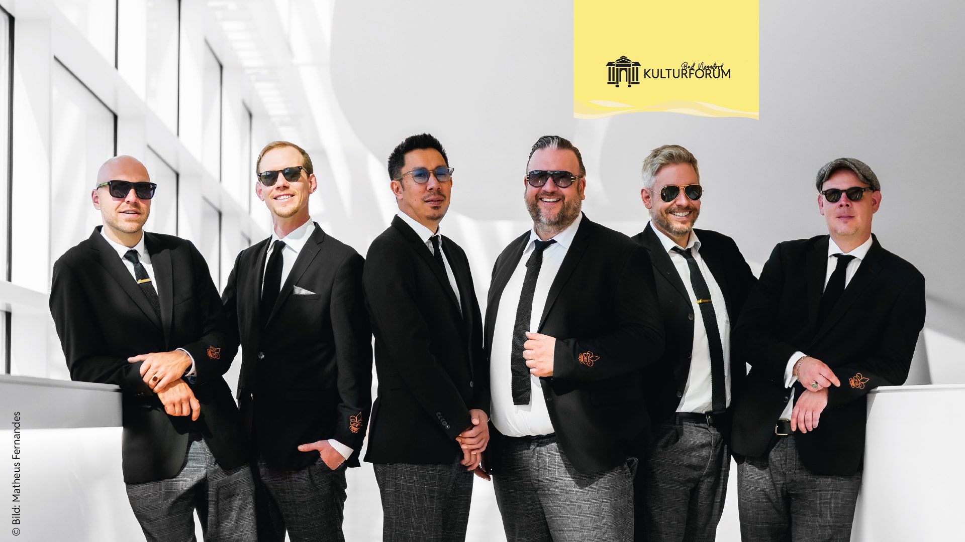 The Sazerac Swingers mit Burlesque Tänzerinnen