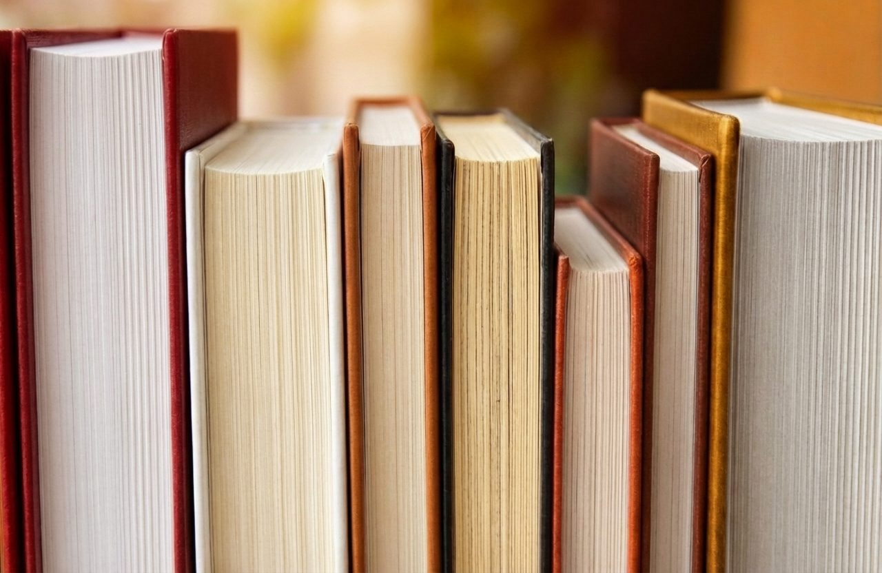 Bücher- und Briefmarkenflohmarkt