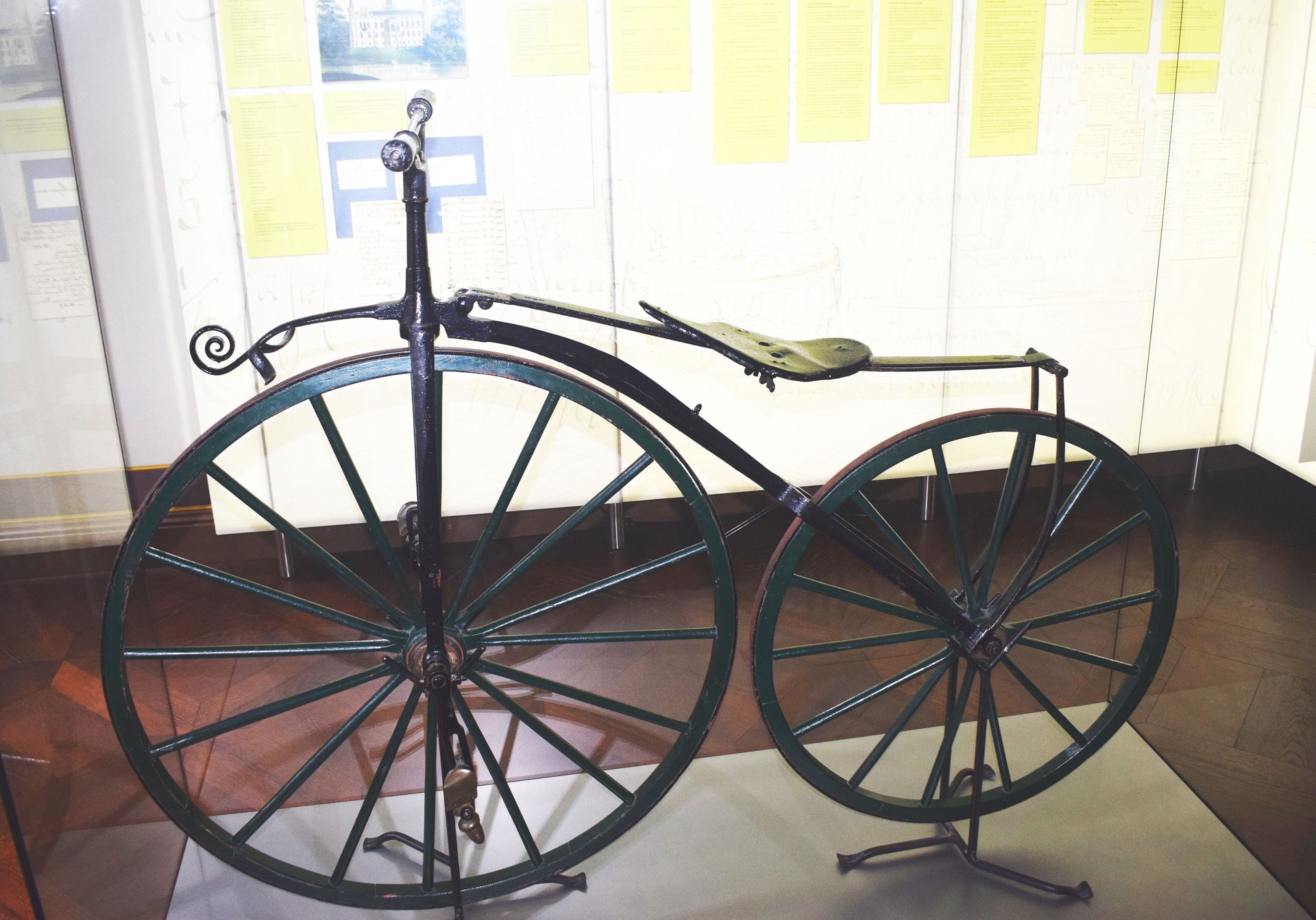 Schloss Evenburg Kinderferienprogramm - "Wie das Fahrrad nach Ostfriesland kam" Führung durch die Evenburg