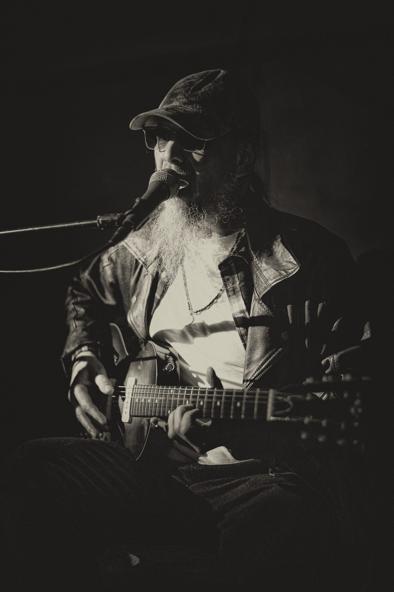 Henning Pertiet plays The Retired Hobo - Blues!