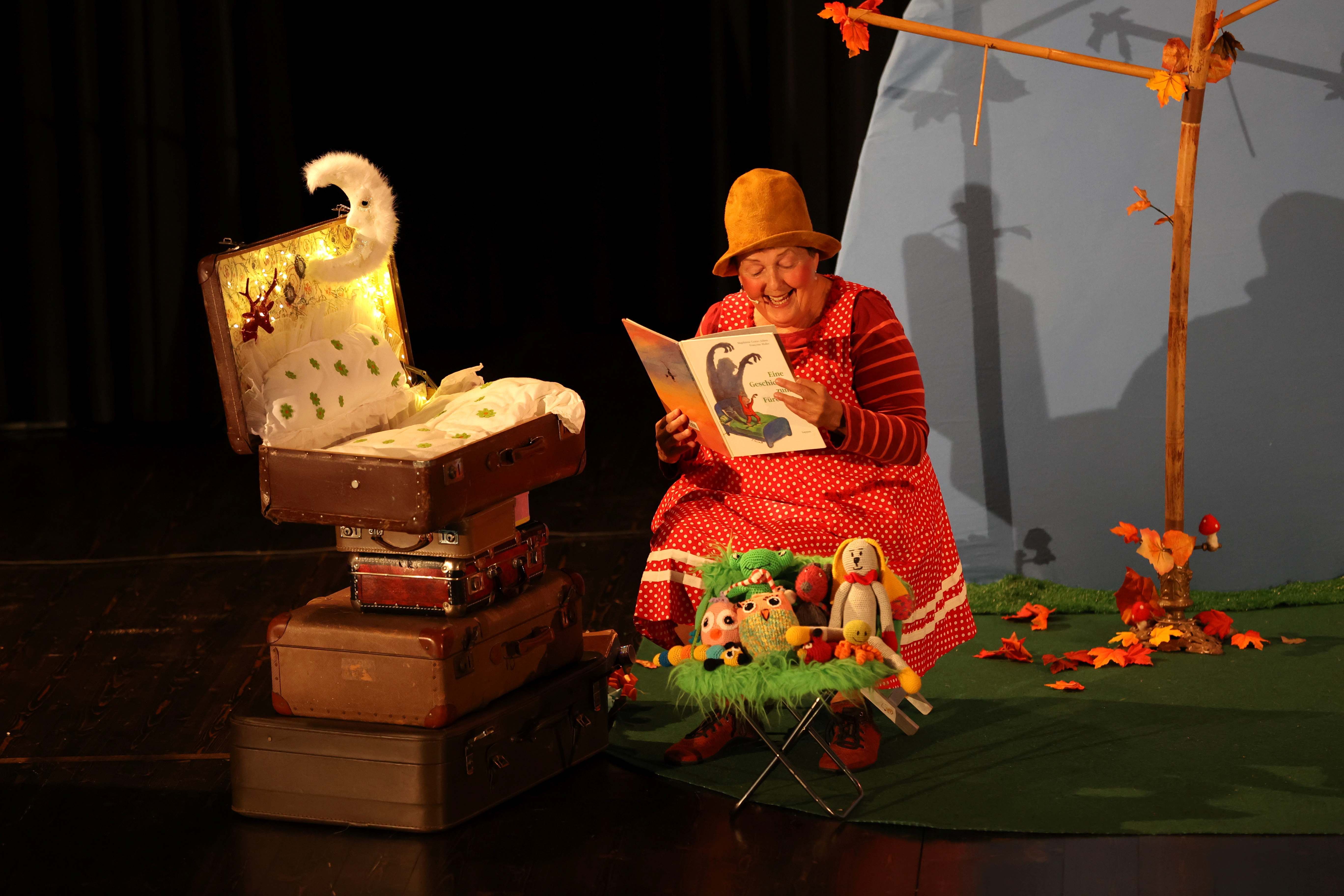 Kindertheater „Mit 13 Koffern um die Welt“