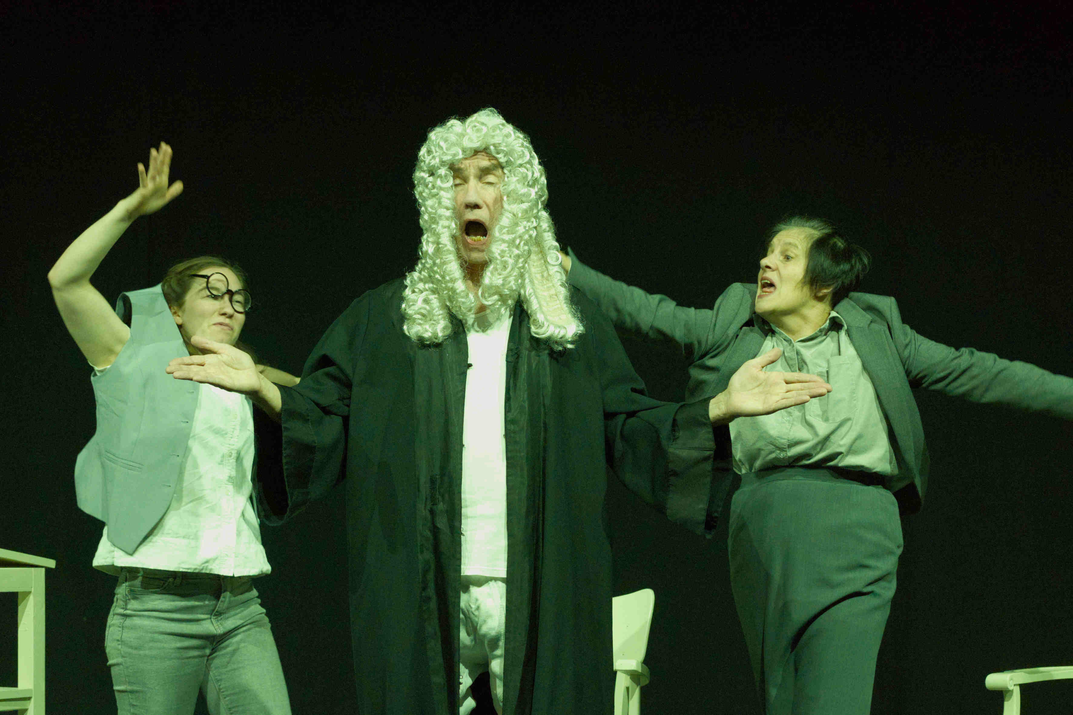 „Der zerbrochne Krug“ – Chawwerusch Theater im Konzertgarten