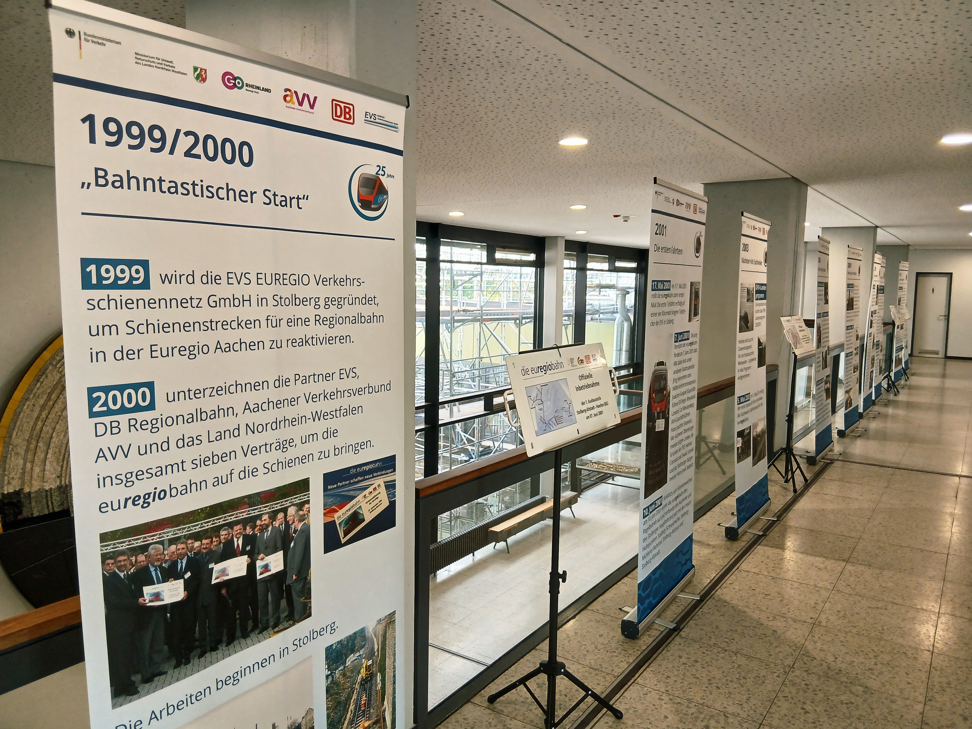 Wanderausstellung im Alsdorfer Rathaus: „25 Jahre Euregiobahn“